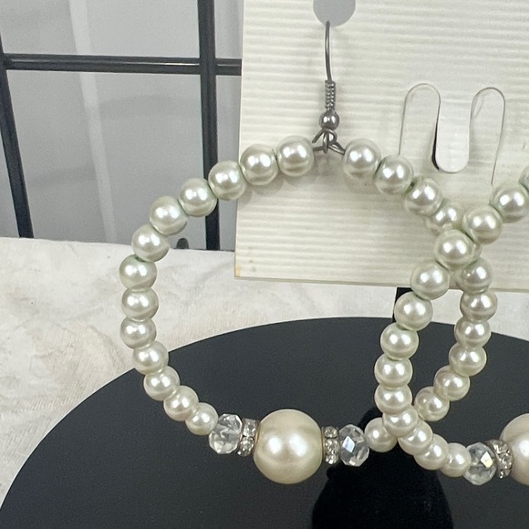 VINTAGE PIERCED DROP EARRINGS WITH PEARLS AND RHINESTONES - Picture 4 of 6